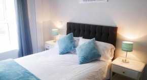 Wood Green Budget Rooms - Next to Mall & Metro Station - 10 Min to City Center